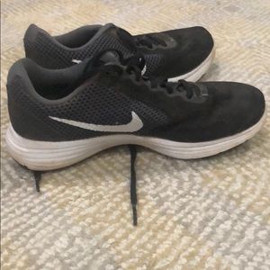 Nike Revolution